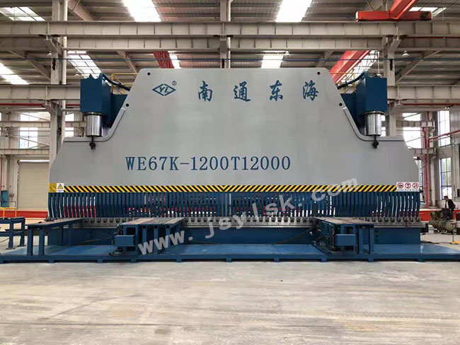 WE67K-4000/14000大型數(shù)控折彎機(jī)
